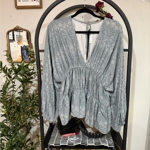 BUCKETLIST Light Gray Printed Peasant Blouse